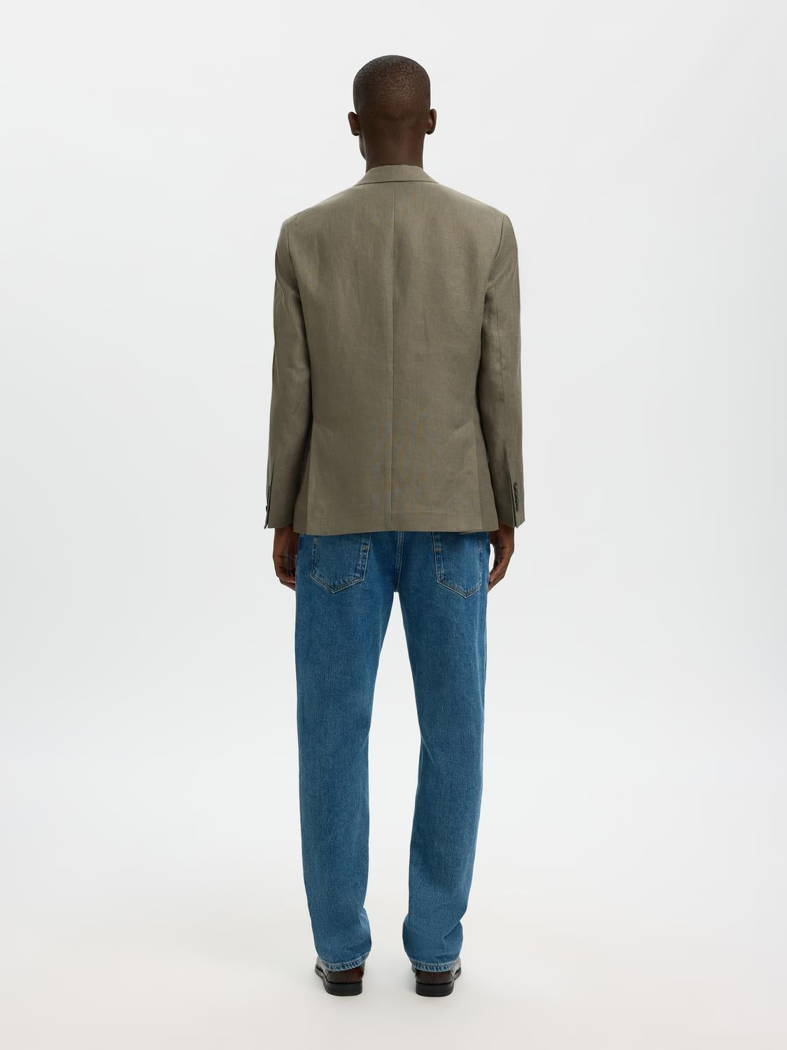 model_shot-back